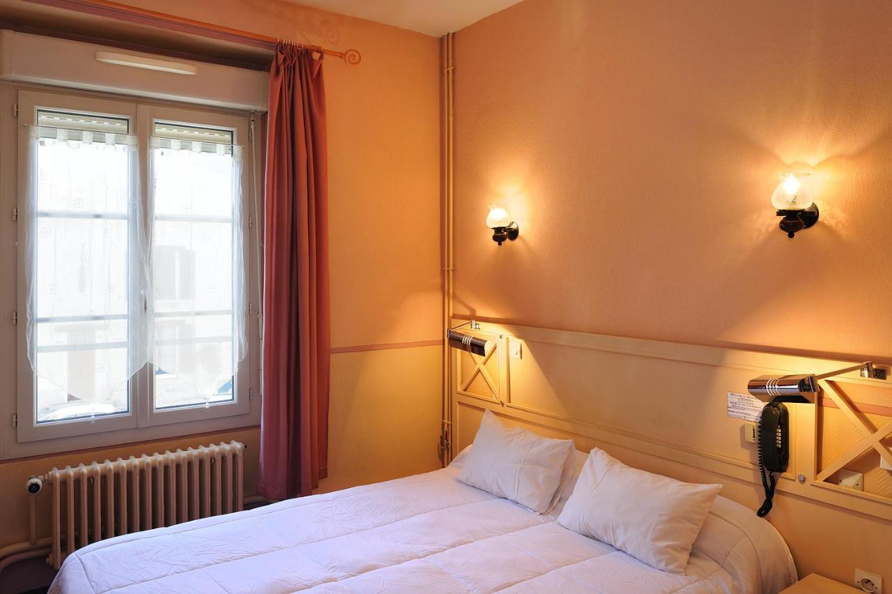 Logis Hostellerie Du Cheval Blanc Sainte-Maure-de-Touraine Exterior foto